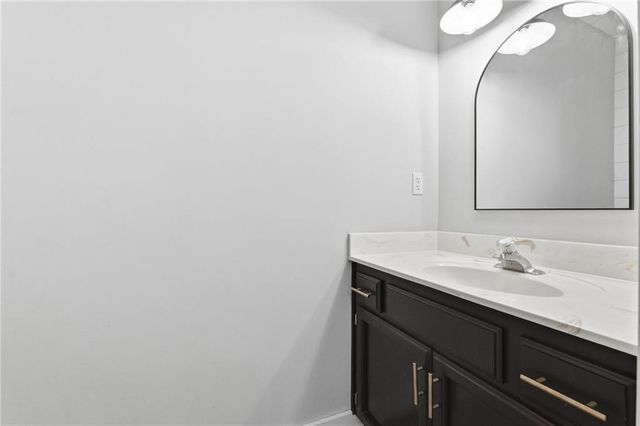 105 SE HARVARD Drive, Blue Springs, MO 64014
