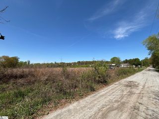 184 Half Moon Road, Wellford, SC 29385