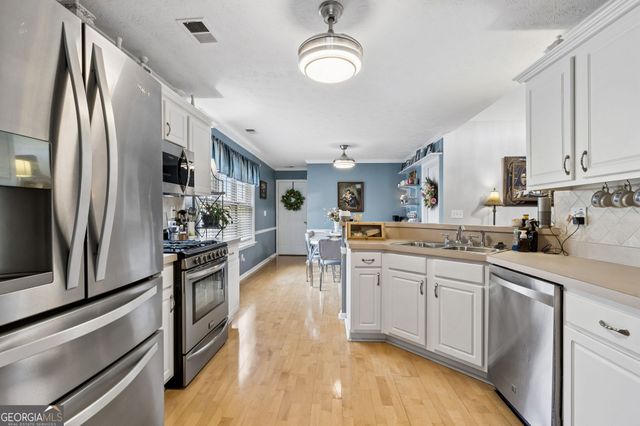 514 Bradford Park Ct, Loganville, GA 30052