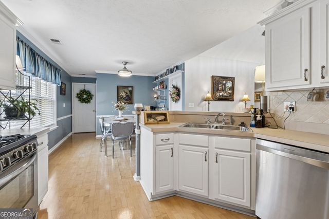 514 Bradford Park Ct, Loganville, GA 30052