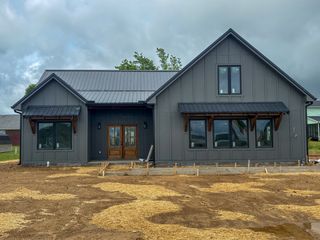 157 Edgewood Dr, Hohenwald, TN 38462