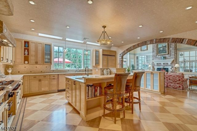 1055 High Mountain Rd, Franklin Lakes Boro, NJ 07417