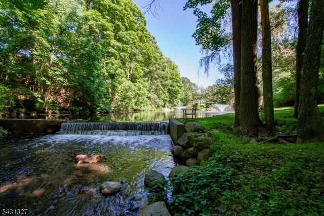 1055 High Mountain Rd, Franklin Lakes Boro, NJ 07417