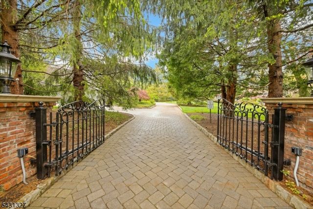 1055 High Mountain Rd, Franklin Lakes Boro, NJ 07417