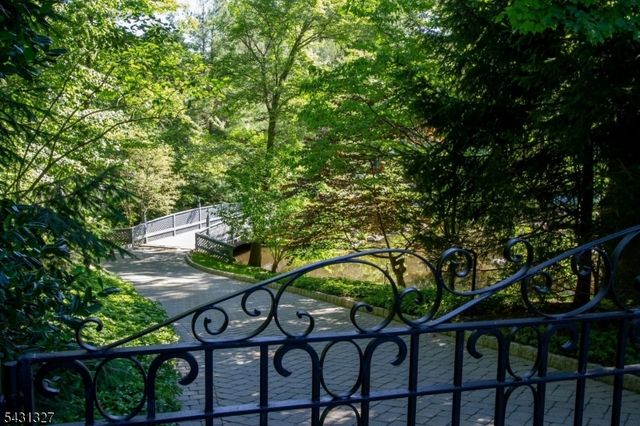 1055 High Mountain Rd, Franklin Lakes Boro, NJ 07417