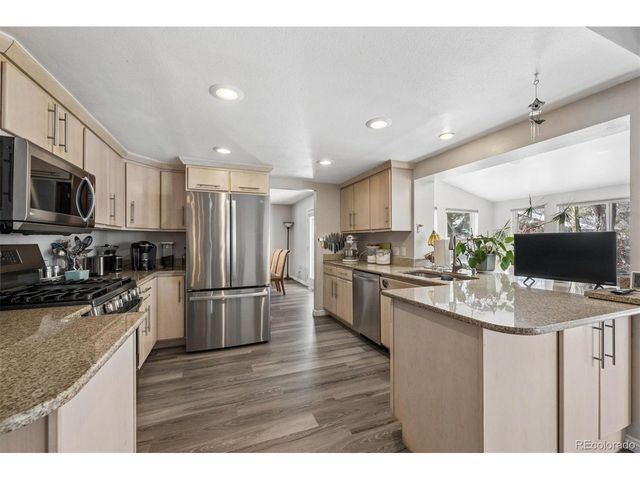 2711 S Oakland Cir E, Aurora, CO 80014