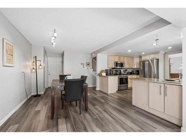 2711 S Oakland Cir E, Aurora, CO 80014