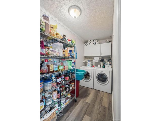 2711 S Oakland Cir E, Aurora, CO 80014