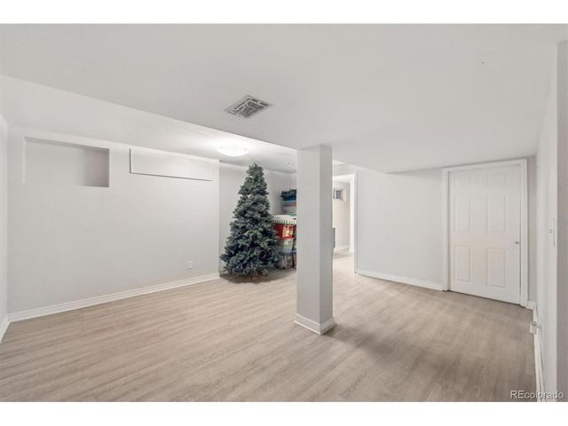 2711 S Oakland Cir E, Aurora, CO 80014