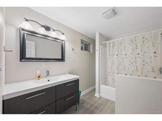 2711 S Oakland Cir E, Aurora, CO 80014