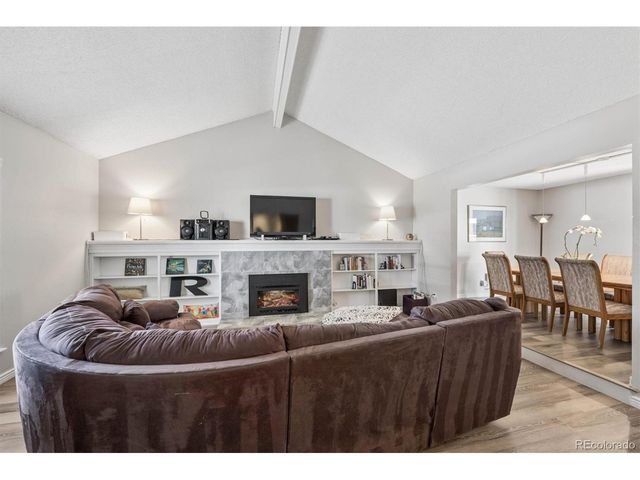 2711 S Oakland Cir E, Aurora, CO 80014