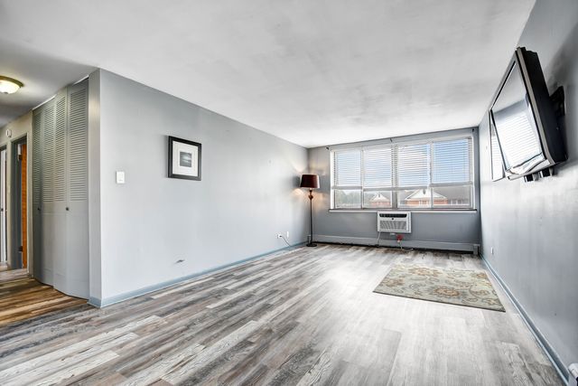 9740 S Pulaski Road 306, Oak Lawn, IL 60453