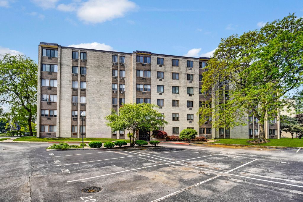 9740 S Pulaski Road 306, Oak Lawn, IL 60453