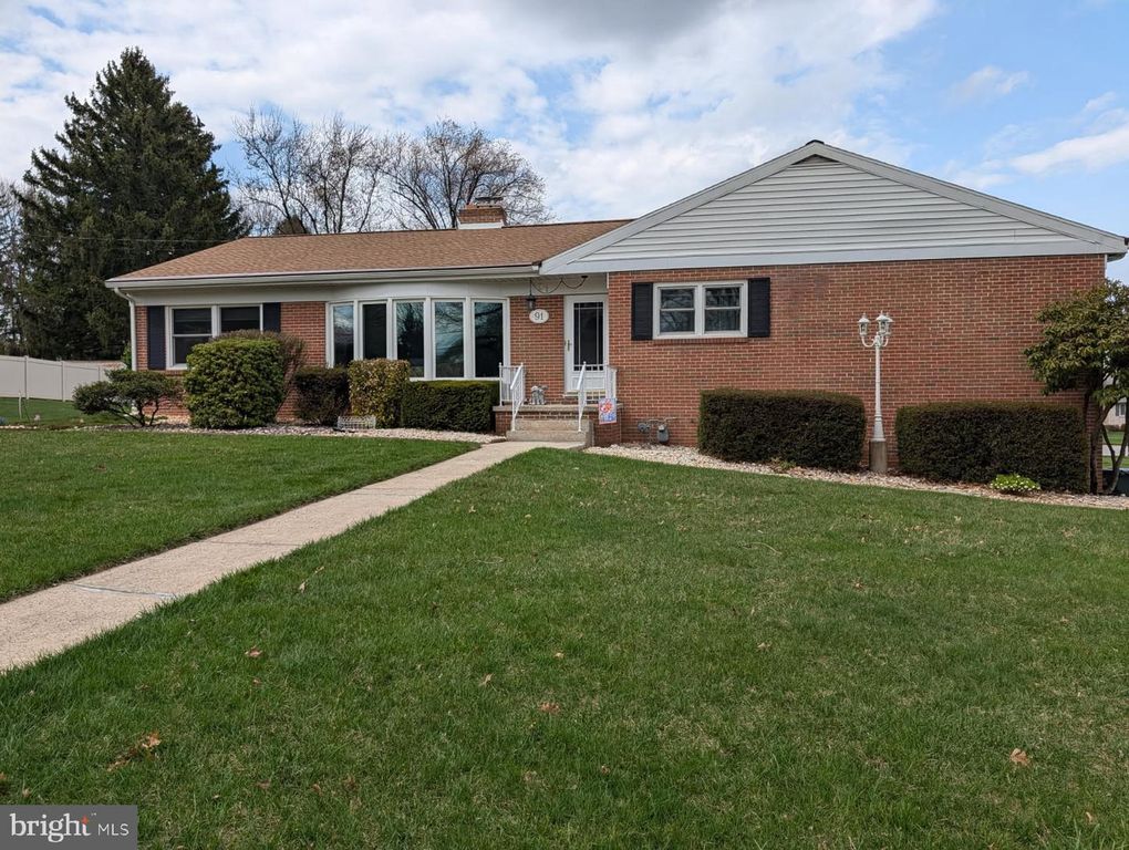 91 LYNBROOK DR S, York, PA 17402