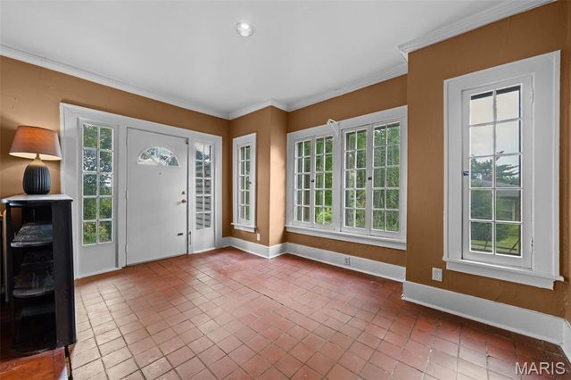 9914 Parkway Drive, St Louis, MO 63137