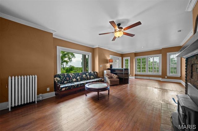 9914 Parkway Drive, St Louis, MO 63137