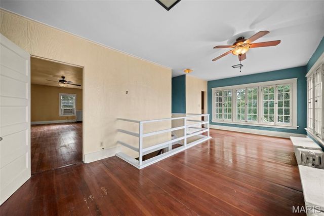 9914 Parkway Drive, St Louis, MO 63137
