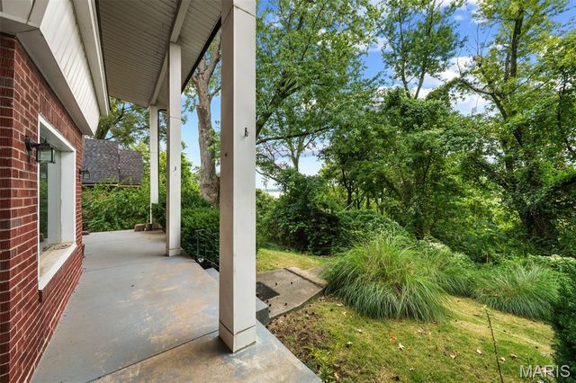 9914 Parkway Drive, St Louis, MO 63137