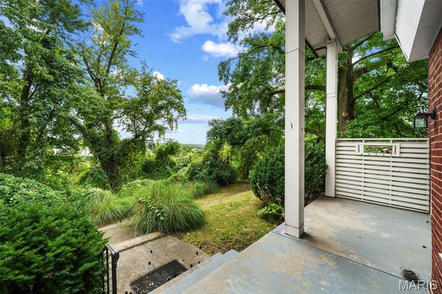 9914 Parkway Drive, St Louis, MO 63137