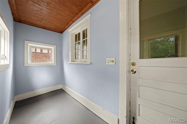 9914 Parkway Drive, St Louis, MO 63137