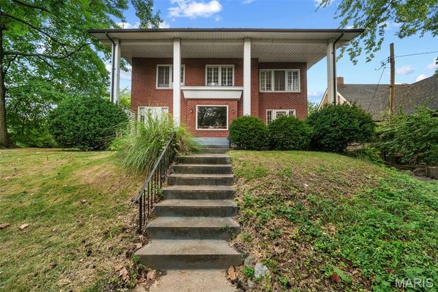 9914 Parkway Drive, St Louis, MO 63137