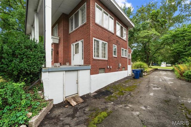 9914 Parkway Drive, St Louis, MO 63137