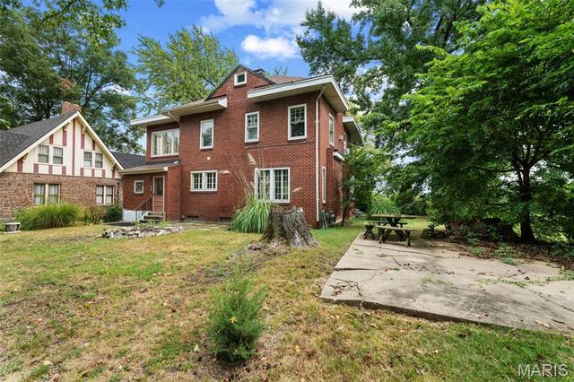 9914 Parkway Drive, St Louis, MO 63137