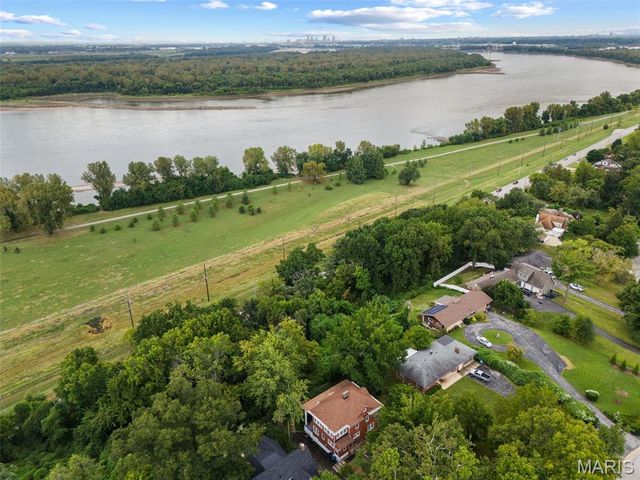 9914 Parkway Drive, St Louis, MO 63137