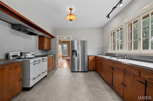 9914 Parkway Drive, St Louis, MO 63137