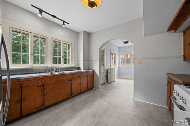 9914 Parkway Drive, St Louis, MO 63137
