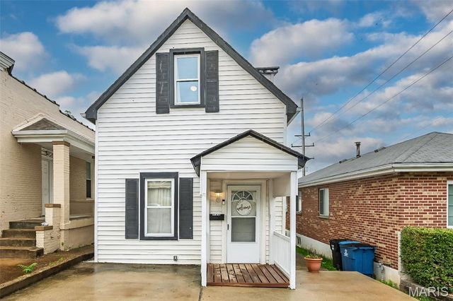 944 Regina Avenue, St Louis, MO 63125