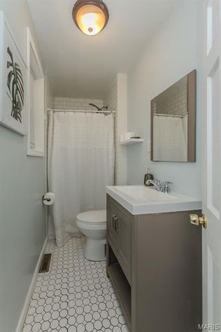 944 Regina Avenue, St Louis, MO 63125