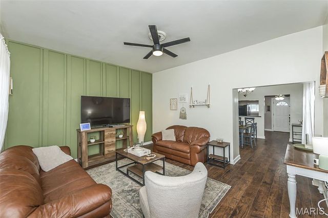 944 Regina Avenue, St Louis, MO 63125