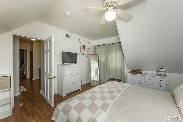 944 Regina Avenue, St Louis, MO 63125