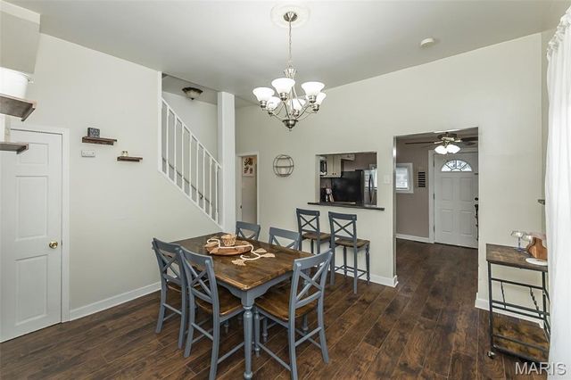 944 Regina Avenue, St Louis, MO 63125