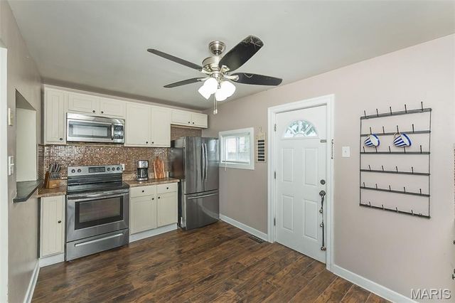 944 Regina Avenue, St Louis, MO 63125