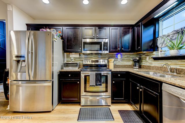 392 Berger Farm Dr, Mt Washington, KY 40047