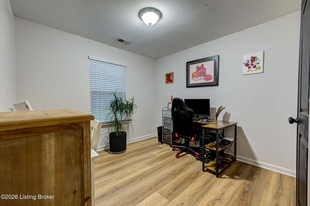 392 Berger Farm Dr, Mt Washington, KY 40047