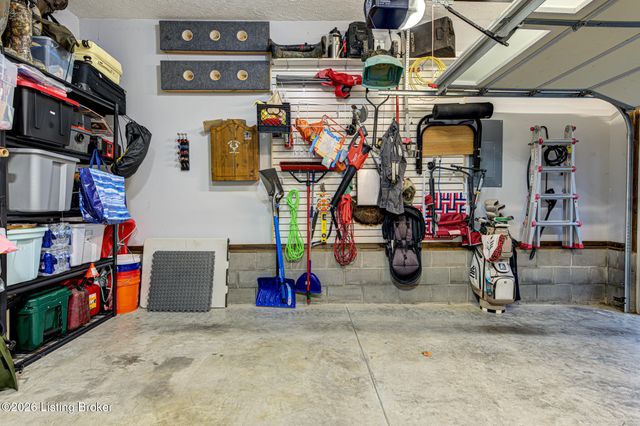 392 Berger Farm Dr, Mt Washington, KY 40047