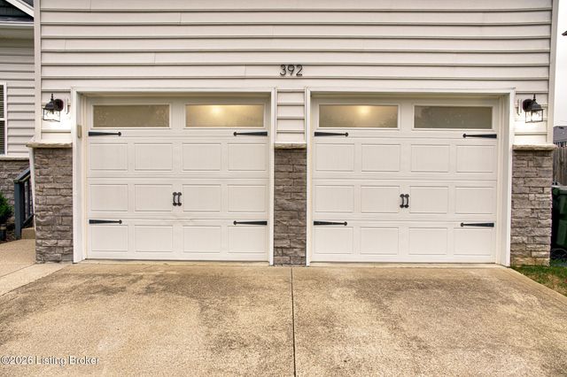 392 Berger Farm Dr, Mt Washington, KY 40047