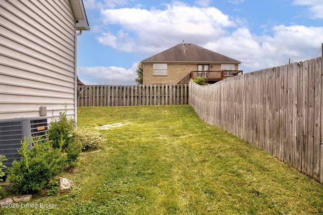 392 Berger Farm Dr, Mt Washington, KY 40047