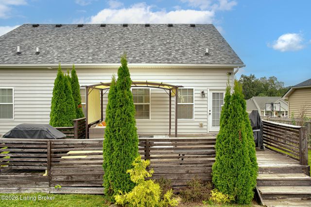 392 Berger Farm Dr, Mt Washington, KY 40047