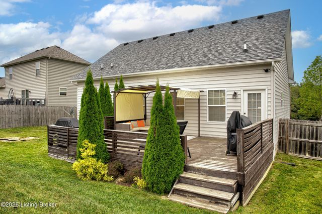 392 Berger Farm Dr, Mt Washington, KY 40047
