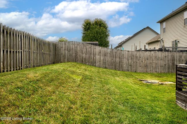 392 Berger Farm Dr, Mt Washington, KY 40047