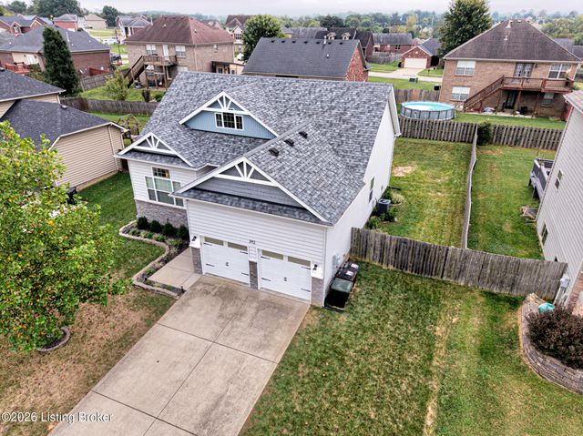392 Berger Farm Dr, Mt Washington, KY 40047