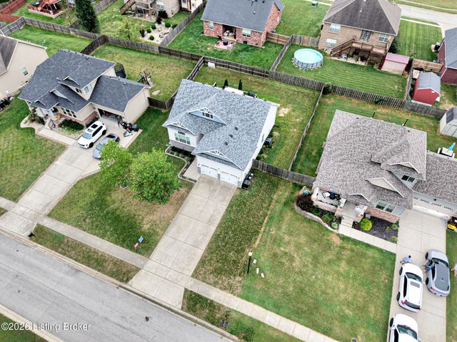 392 Berger Farm Dr, Mt Washington, KY 40047