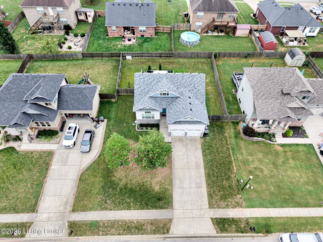 392 Berger Farm Dr, Mt Washington, KY 40047