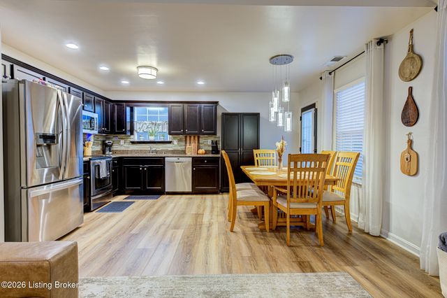 392 Berger Farm Dr, Mt Washington, KY 40047