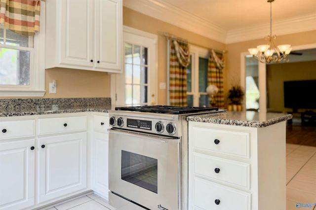 1538 Blackhall Lane SE, Decatur, AL 35601