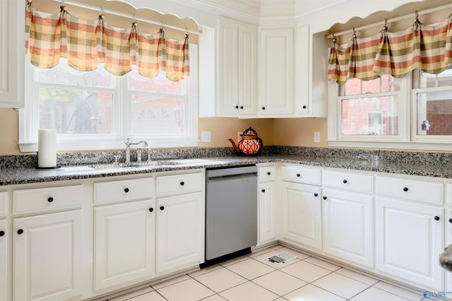 1538 Blackhall Lane SE, Decatur, AL 35601